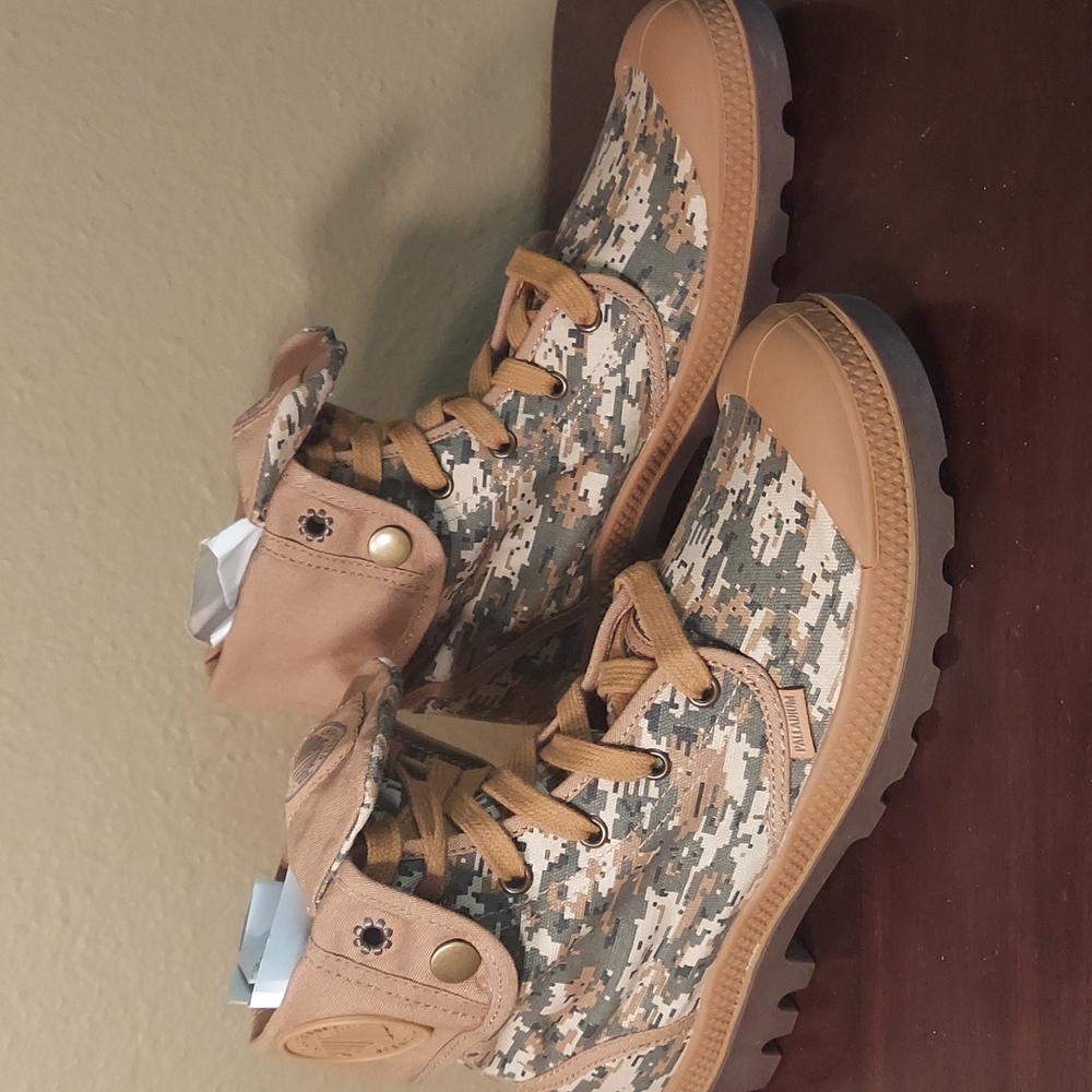 Palladium Baggy Tan  Digital Camo Boots.